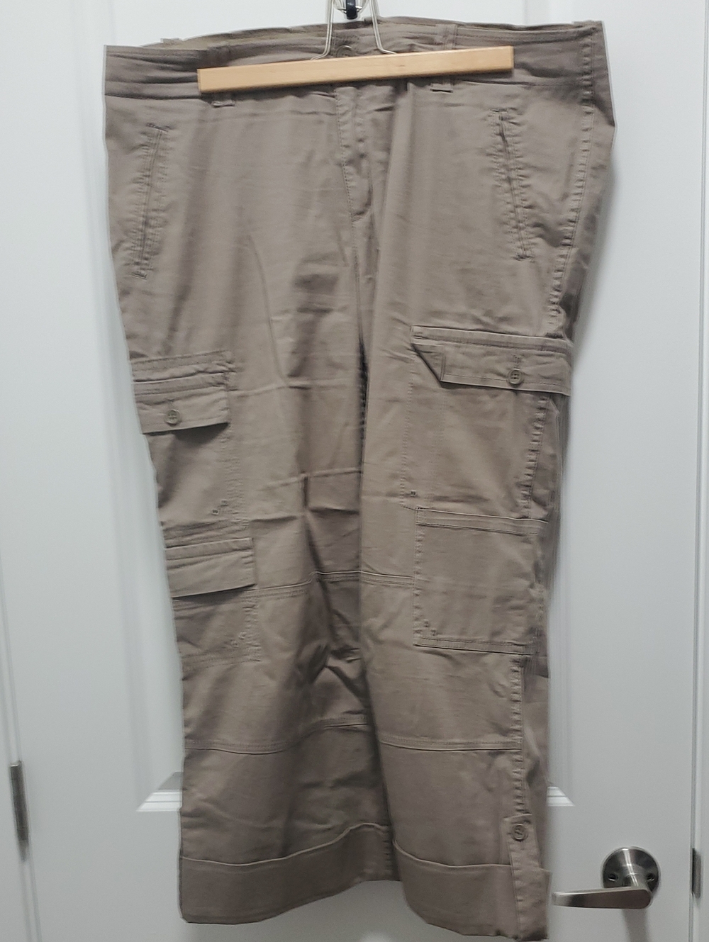 Cargo Pants/Capris in Brown